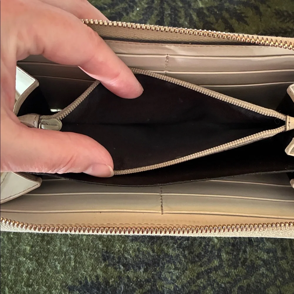 Gucci Leather Wallet - Picture 7 of 11